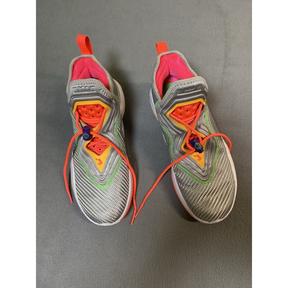 Nike LeBron Solder Hare 14 Men's Size 8 Basketball Shoes Sneakers